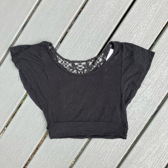 Black sheer crop top flutter sleeve crochet back dELiA's whimsigoth Y2K boho - Picture 3 of 6